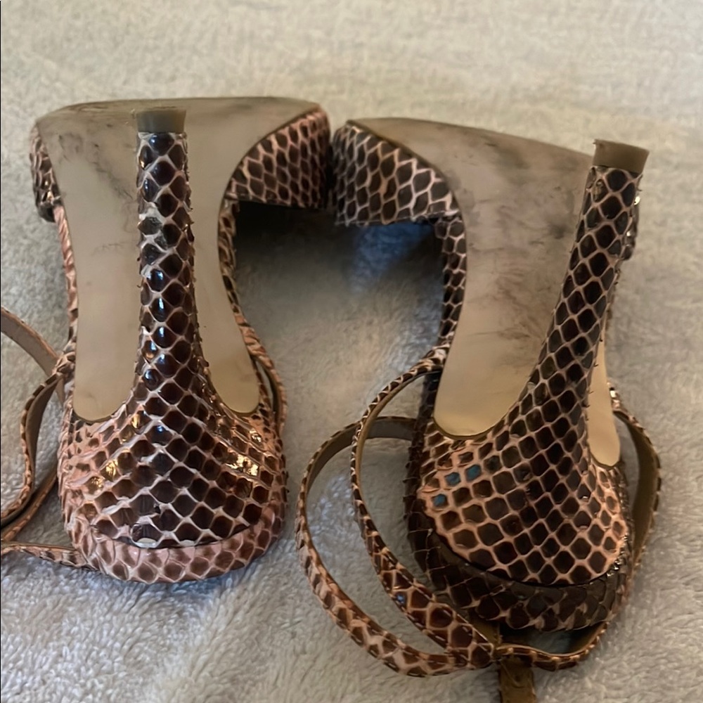 Heels - Picture 4 of 4
